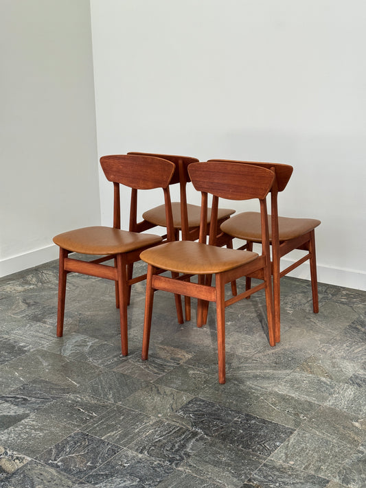 Matstolar i Farstrup stil, teak och bok
