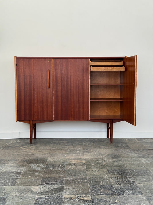 Highboard i mahogny och björk