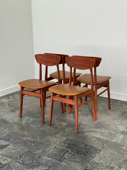 Matstolar i Farstrup stil, teak och bok