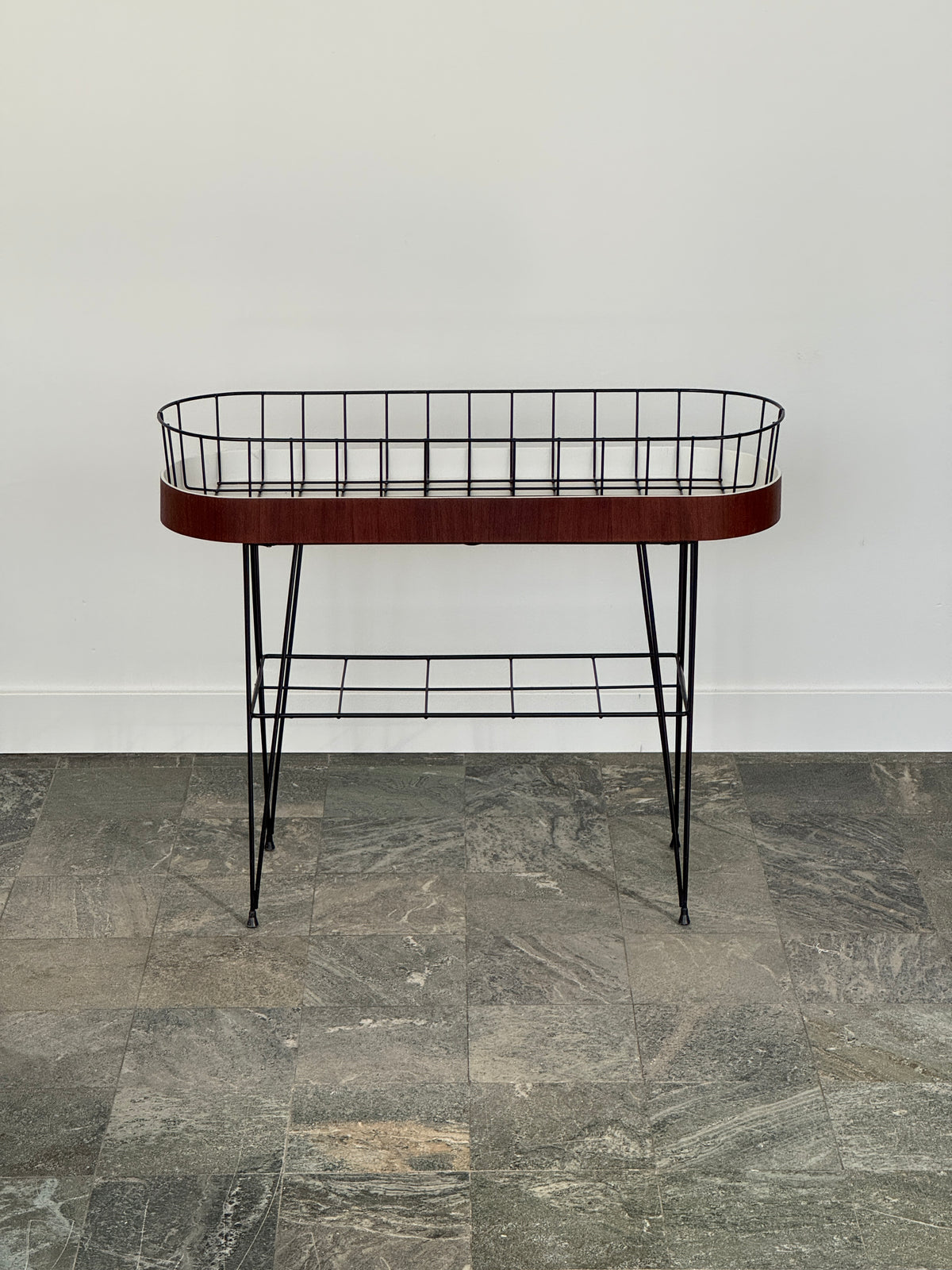 Blomsterbord ”Vici” i stringmodell, teak