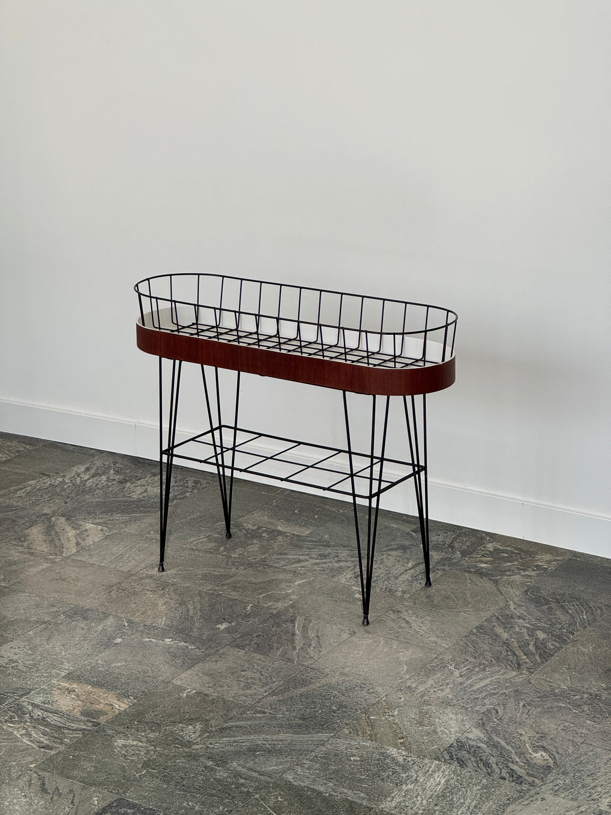 Blomsterbord ”Vici” i stringmodell, teak
