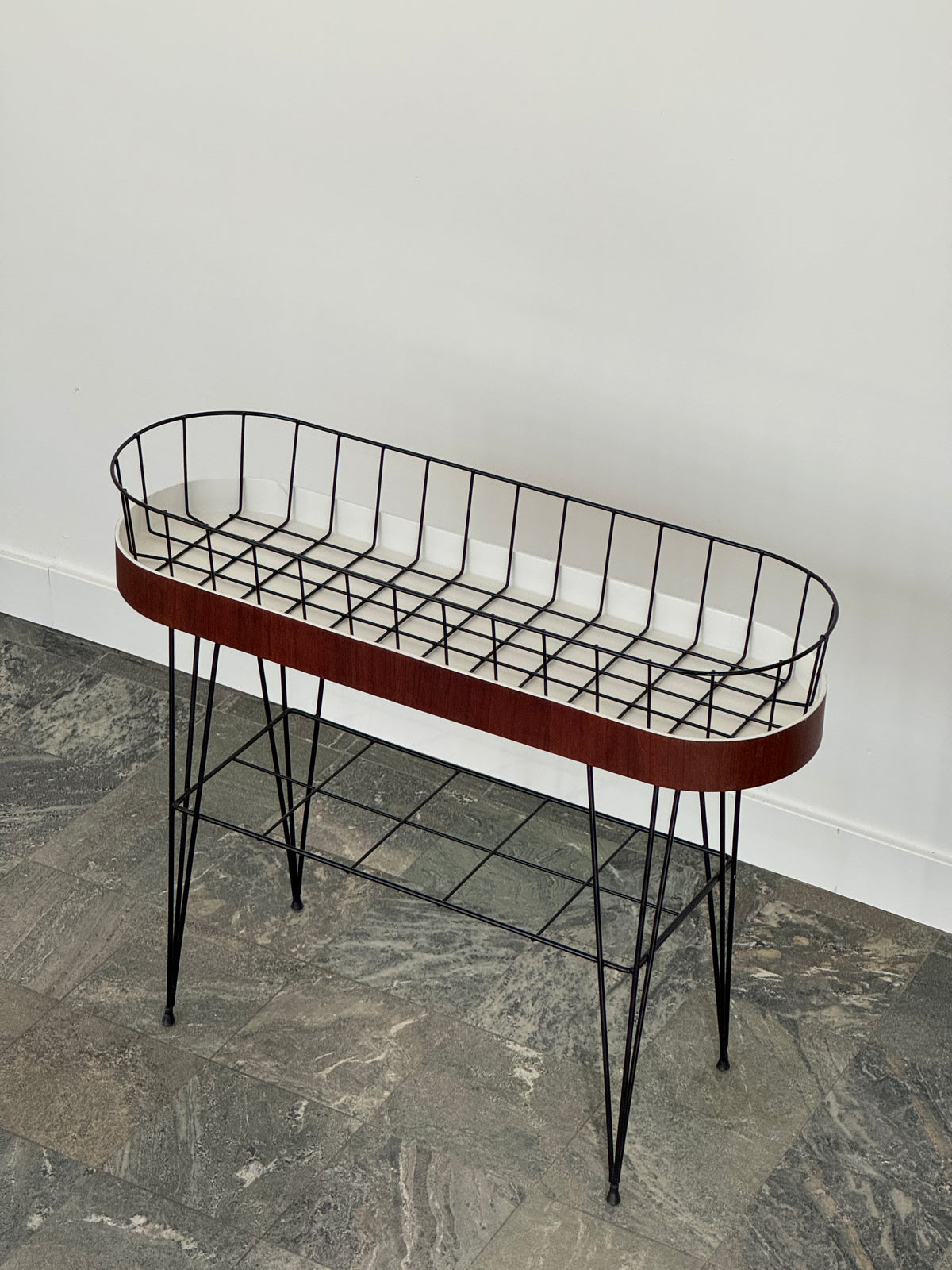 Blomsterbord ”Vici” i stringmodell, teak