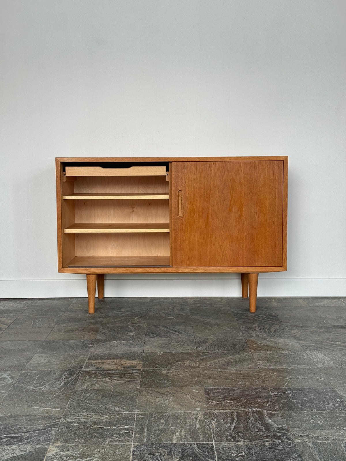 Danskt sideboard Model 50/5, Carlo Jensen för Poul Hundevad