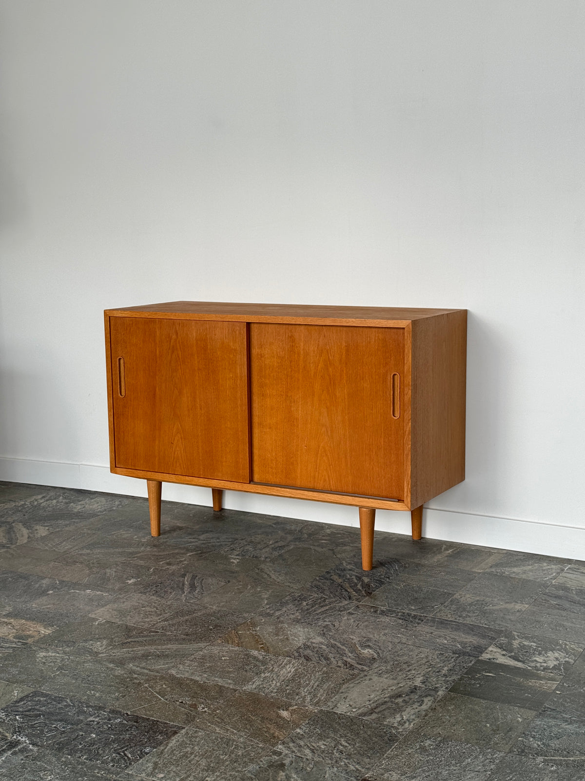 Danskt sideboard Model 50/5, Carlo Jensen för Poul Hundevad