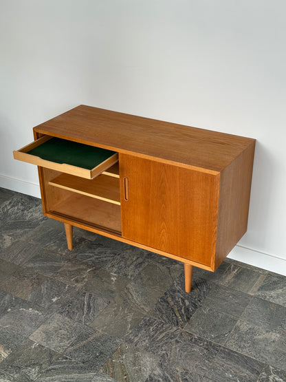 Danskt sideboard Model 50/5, Carlo Jensen för Poul Hundevad