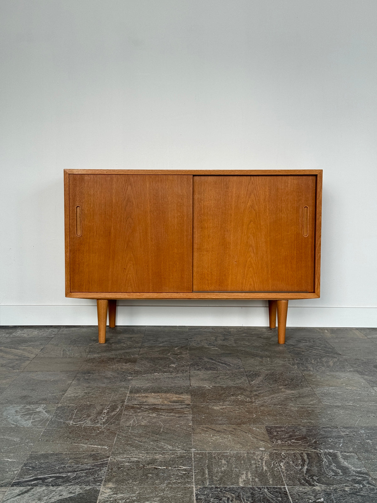 Danskt sideboard Model 50/5, Carlo Jensen för Poul Hundevad